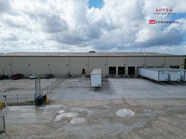 More Photos Of 109 Lupita Circle, Del Rio Distribution For Lease