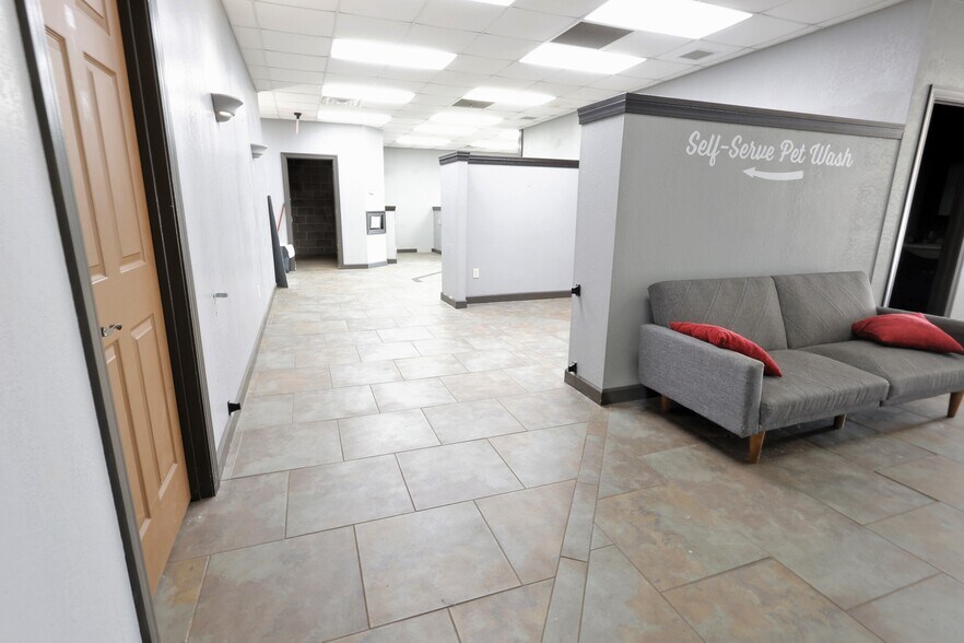 More Photos Of 2110 W Cameron St, Eau Claire Storefront For Sale