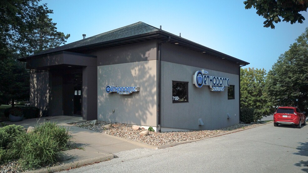 More Photos Of 7180 Hickman Rd, Windsor Heights Medical For Lease