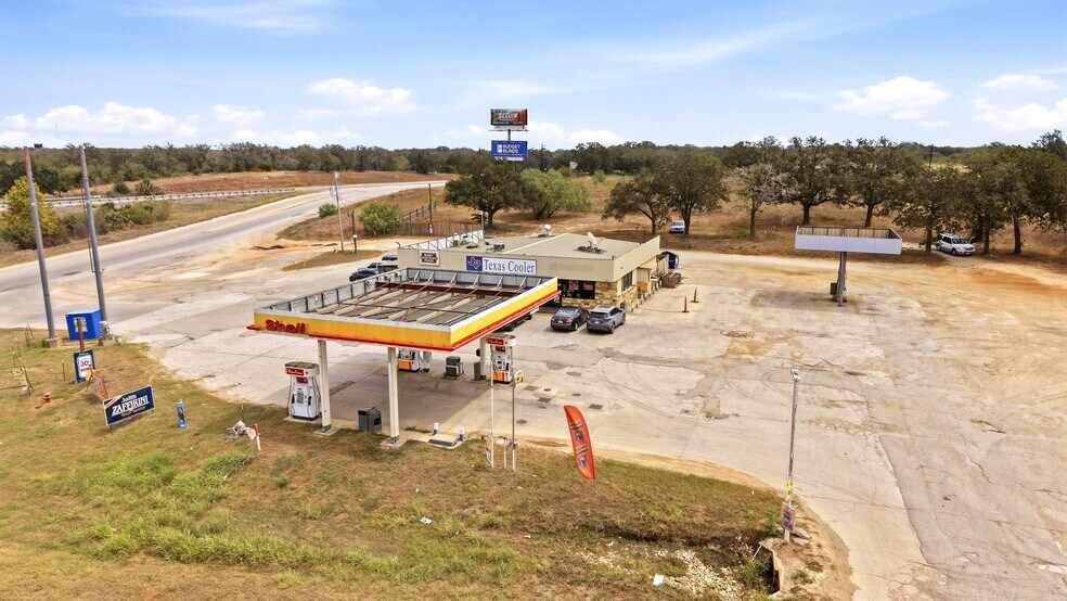 More Photos Of 1000 State Highway 123 S, Stockdale Service Station For Sale