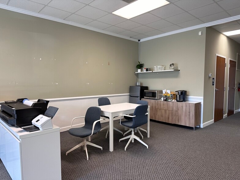More Photos Of 3721 Lynn Rd, Raleigh Unknown For Lease