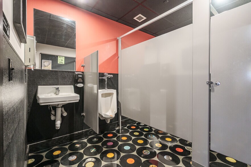 More Photos Of 117 E Allegan St, Otsego General Retail For Sale