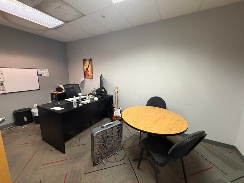 More Photos Of 5000 Harding Pl, Nashville Showroom For Lease