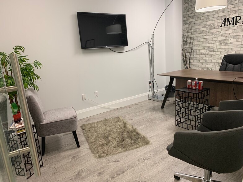 More Photos Of 465 Morden Rd, Oakville Medical For Lease