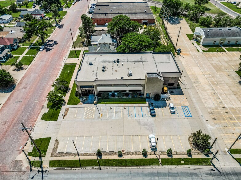 More Photos Of 500 W 1st Ave, Hutchinson Office For Sale