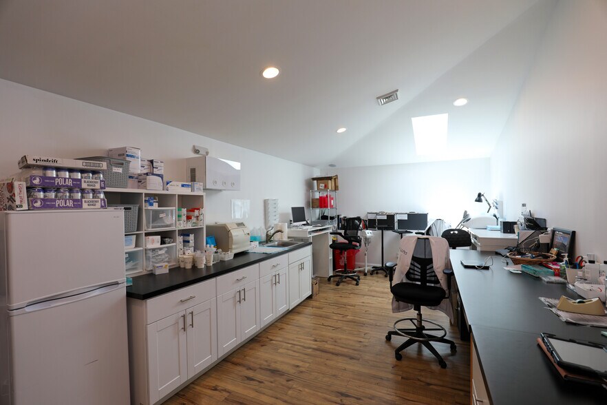 More Photos Of 216 Rt. 32, New Paltz Medical For Sale