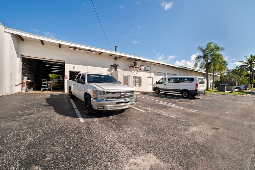 More Photos Of 3909-3939 SW 12th Ct, Fort Lauderdale Warehouse For Sale