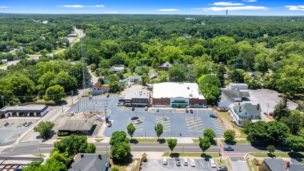 More Photos Of 300 S Main St, Abbeville Storefront For Sale