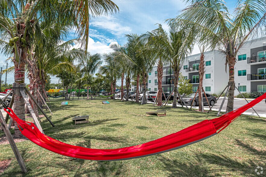 More Photos Of 1601 N Dixie Hwy, Lake Worth Apartments For Lease