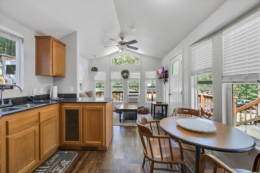 More Photos Of 22732 Middle Camp rd, Sonora Hotel For Sale