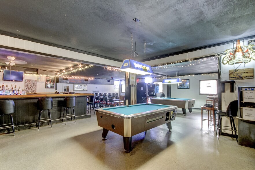 More Photos Of 5402 W US Highway 92, Plant City Bar For Sale