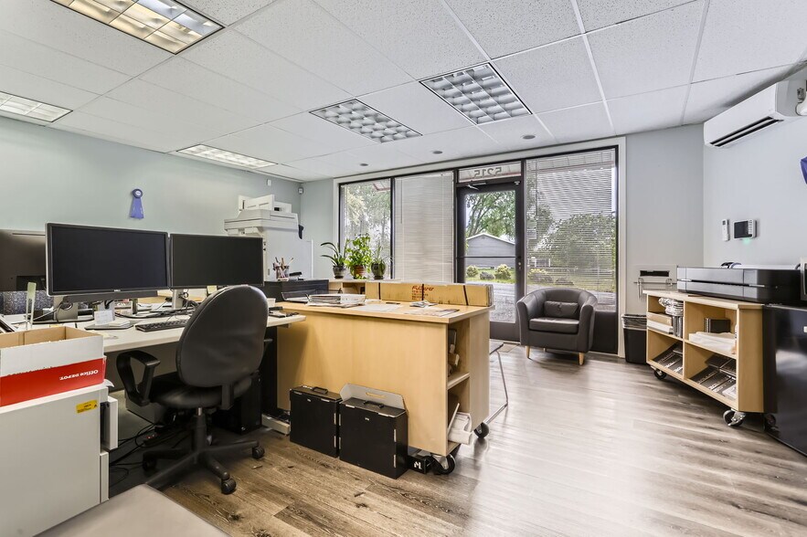 More Photos Of 5215 SE Flavel Dr, Portland Freestanding For Lease