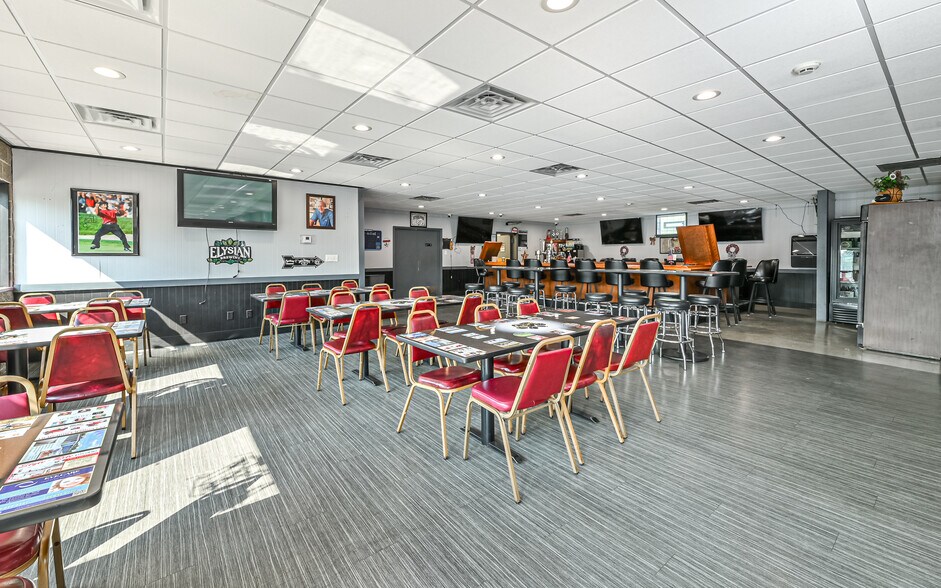 More Photos Of 2615 Freeport Rd, Natrona Heights Bar For Lease