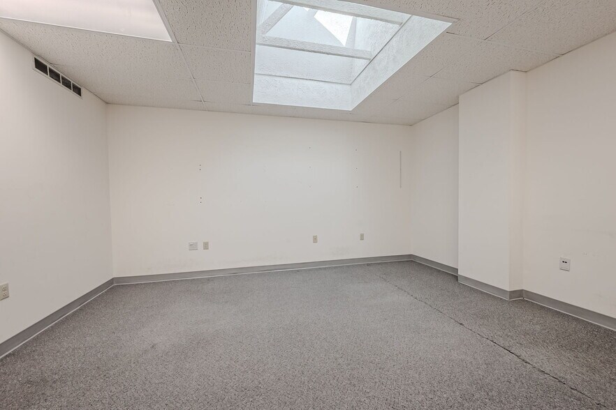 More Photos Of 77 E Main St, Newark Loft Creative Space For Sale