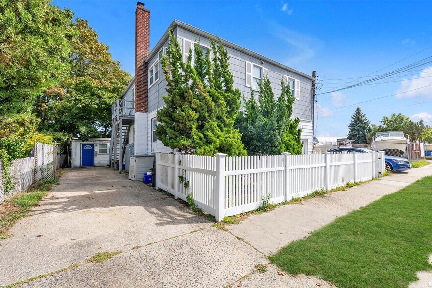 More Photos Of 105 Eastern Blvd, Baldwin Multifamily For Sale