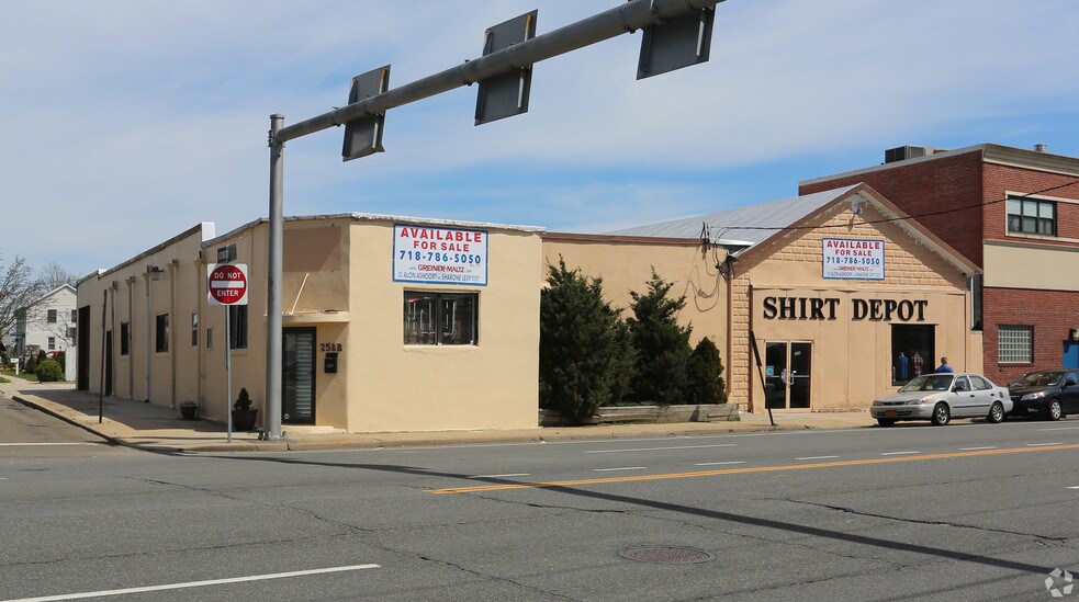 More Photos Of 258 Herricks Rd, Mineola Warehouse For Sale