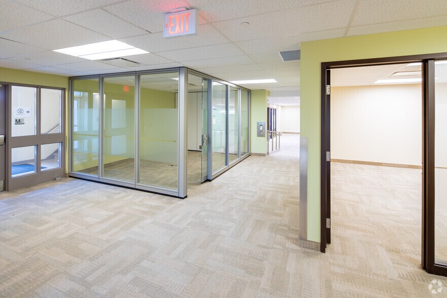 More Photos Of 600 Weber St N, Waterloo Office For Lease