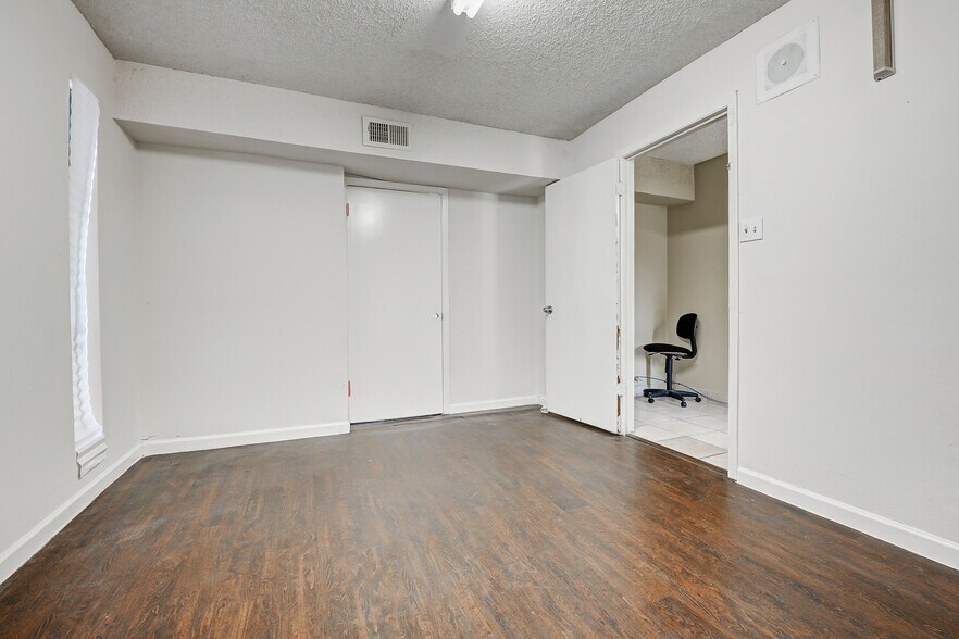 More Photos Of 2601 Prospect St, Houston Medical For Sale