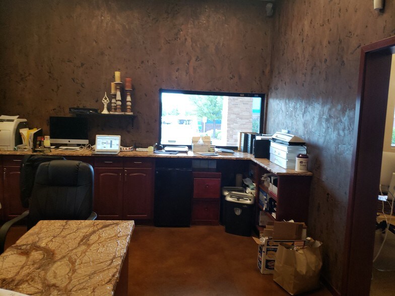 More Photos Of 7525 S Union Park Ave, Sandy Bank For Sale