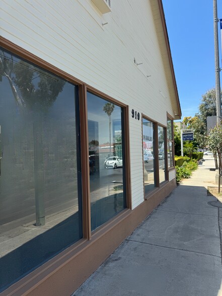 Primary Photo Of 910 W 6th St, Corona Storefront For Lease