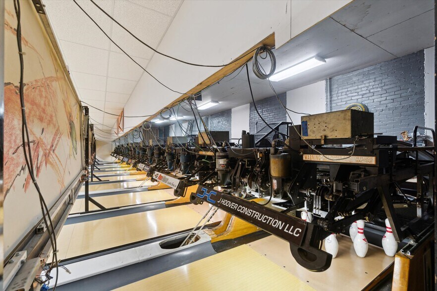 More Photos Of 142 N Saginaw St, Chesaning Bowling Alley For Sale