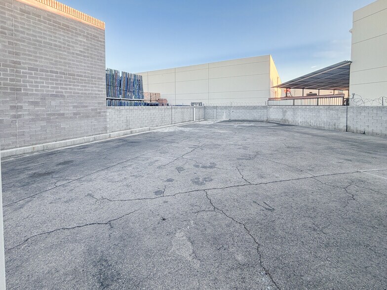 More Photos Of 4340 E Alexander Rd, Las Vegas Warehouse For Lease