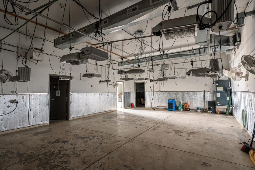 More Photos Of 2831 59th Ln, Boone Specialty For Sale