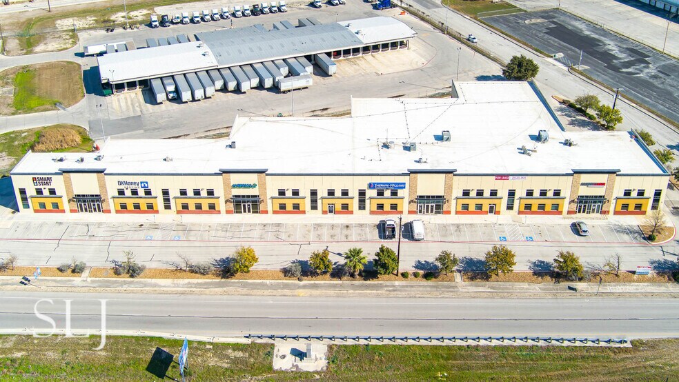 More Photos Of 4404-4420 N Interstate 35, San Antonio Showroom For Sale