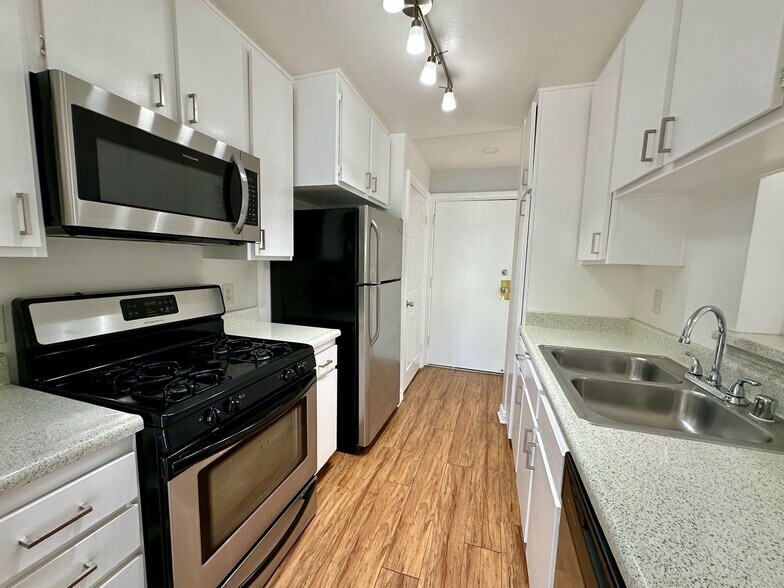 More Photos Of 13028 Valleyheart Dr, Studio City Apartments For Sale