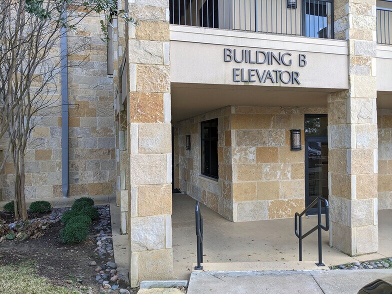 More Photos Of 248 Addie Roy Rd, Austin Office For Lease