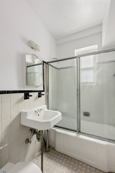 More Photos Of 6861 Yellowstone Blvd, Flushing Apartments For Sale