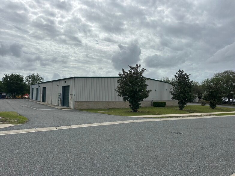 More Photos Of 1817 Greenleaf Ln, Leesburg Light Distribution For Lease