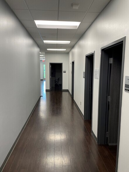 More Photos Of 3187 Paluxy Dr, Tyler Office For Sale