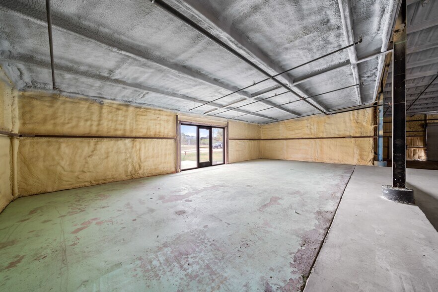 More Photos Of 1403 W Welch St, Taylor Warehouse For Sale