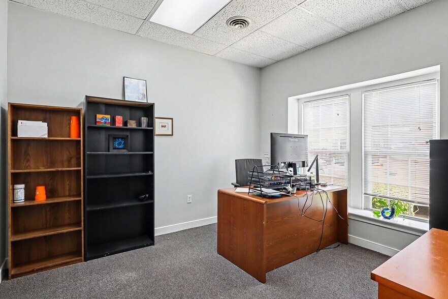 More Photos Of 8407 Richmond Hwy, Alexandria Storefront For Sale