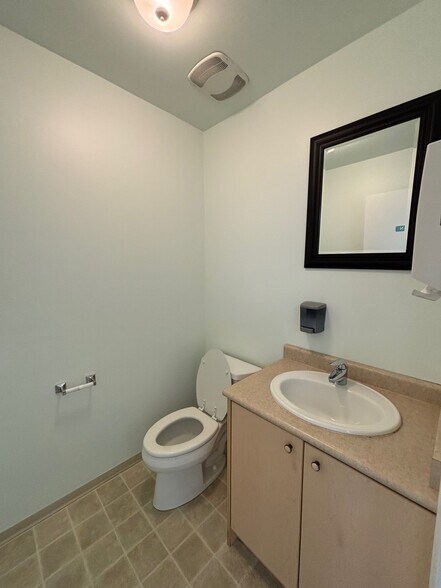 More Photos Of 4125 Mcconnell Dr, Burnaby Warehouse For Lease