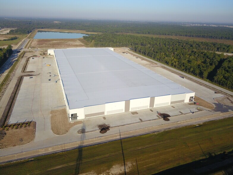 More Photos Of 10100 W Lake Houston Pky, Houston Distribution For Lease