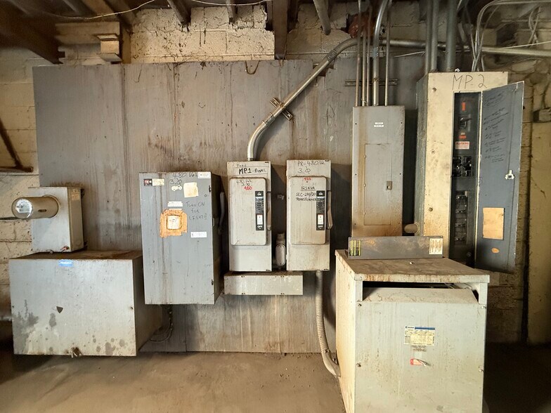 More Photos Of 1395 Suckle Hwy, Pennsauken Manufacturing For Lease
