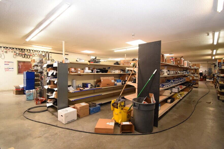 More Photos Of 301 E Pine St, Deming Freestanding For Sale