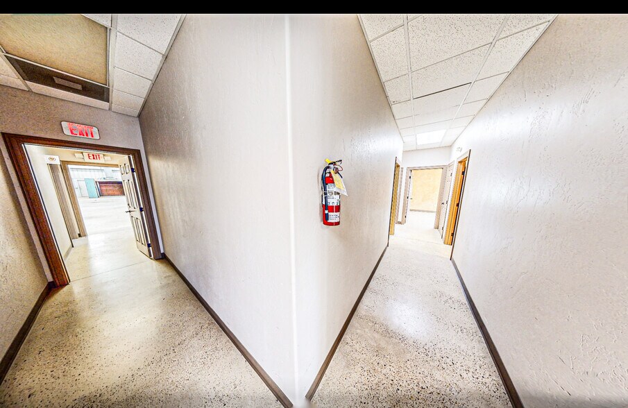 More Photos Of 5500 SW Moody St, Victoria Manufacturing For Sale