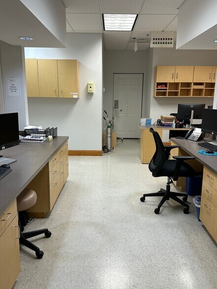 More Photos Of 842 Sunset Lake Blvd, Venice Medical For Lease
