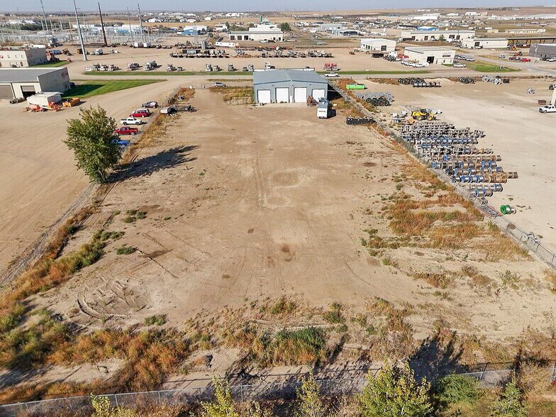 More Photos Of 5042 Jackson St, Williston Warehouse For Lease