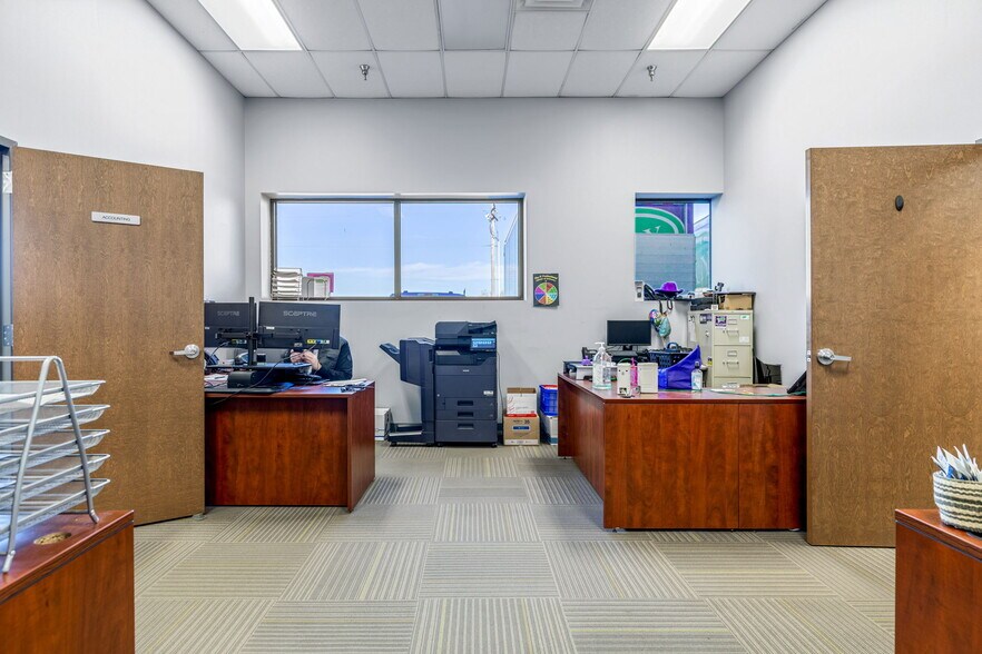 More Photos Of 4631 N Saint Peters Pky, Saint Peters Flex For Sale