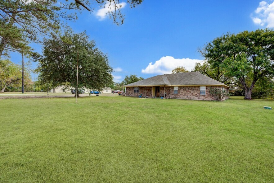 More Photos Of 13847 Boudreaux Rd, Tomball Flex For Lease