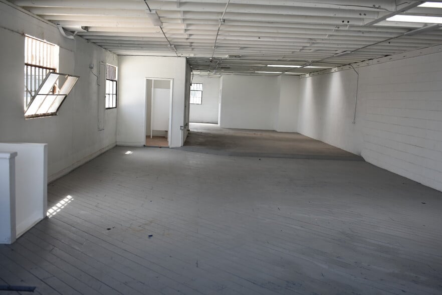 More Photos Of 5318-5322 E Washington Blvd, Commerce Manufacturing For Lease