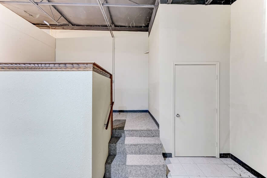 More Photos Of 9802 Whithorn Dr, Houston Office For Sale