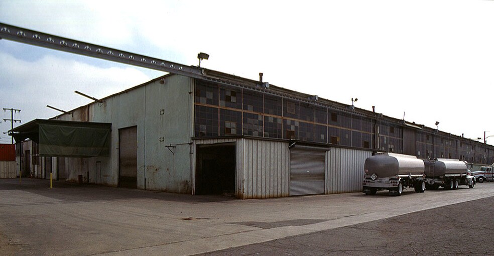 More Photos Of 2966 E Victoria St, Compton Warehouse For Lease