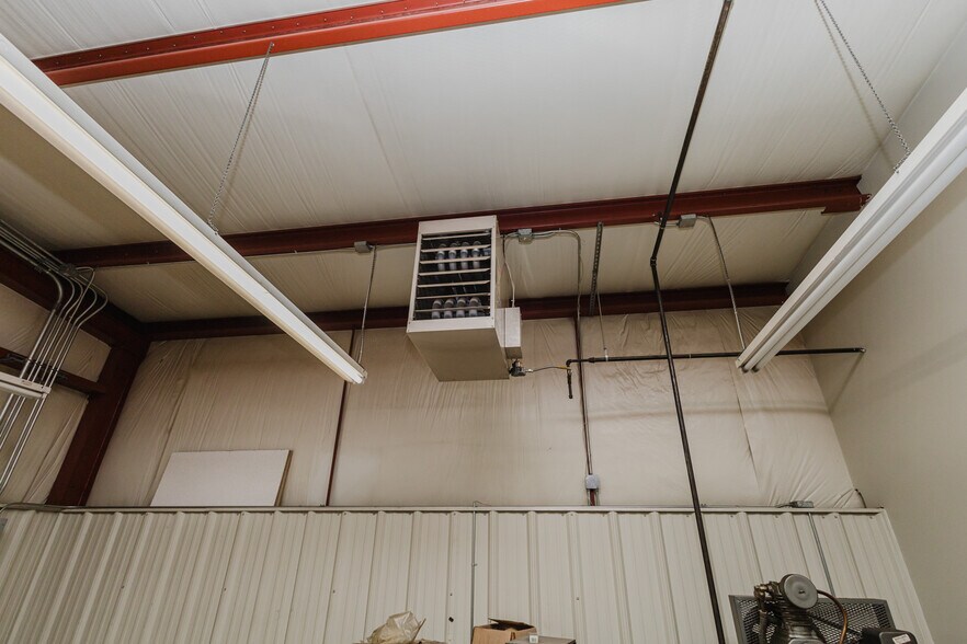 More Photos Of 2555 N Market St, Wichita Auto Repair For Sale