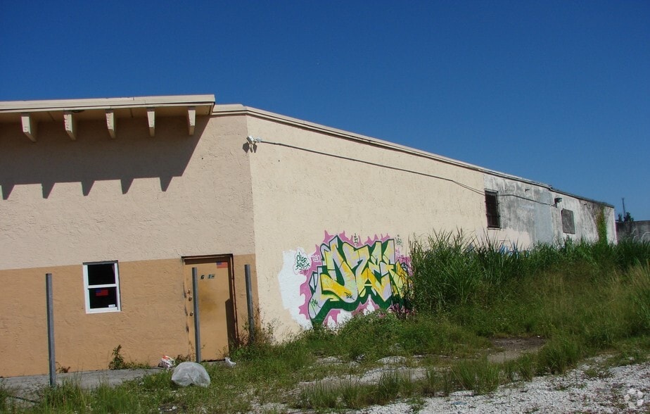 More Photos Of 4623 SW 74th Ave, Miami Warehouse For Lease