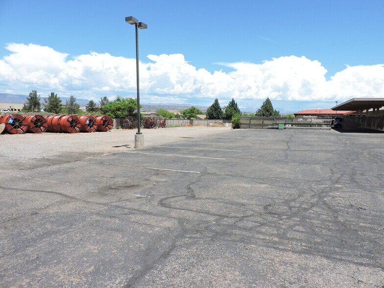More Photos Of 500 S Willard St, Cottonwood Distribution For Lease